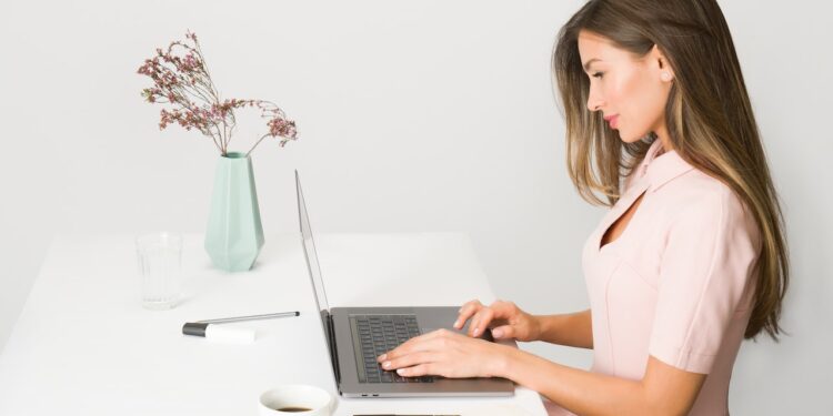 Czym różni się telepraca od pracy zdalnej? - Biznes praca zdalna